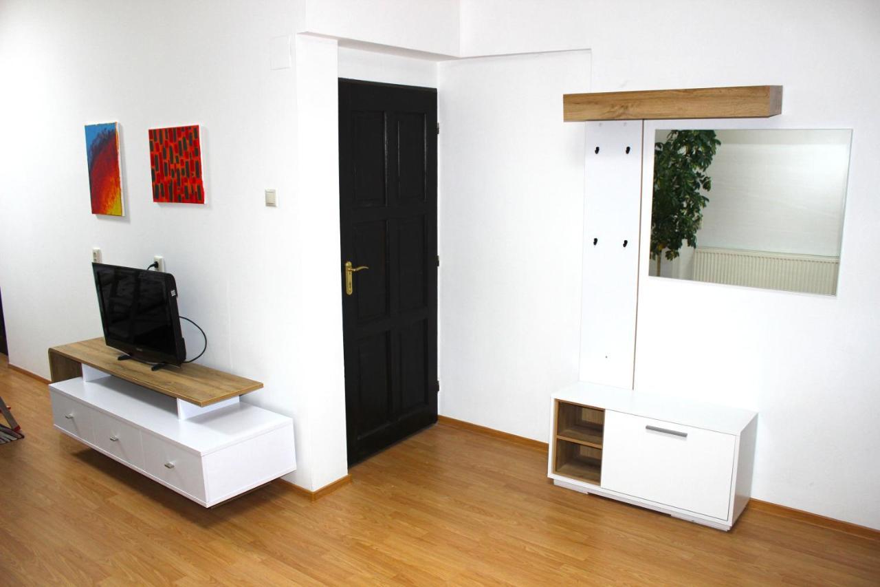 Krasny Priestranny Slnecny Apartman V Centre Mesta Trencin Exterior photo